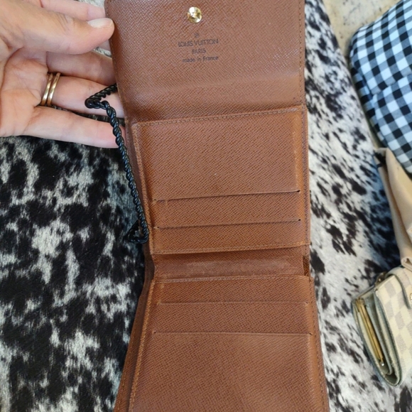 Authentic Louis Vuitton Elise Wallet - Picture 4 of 8